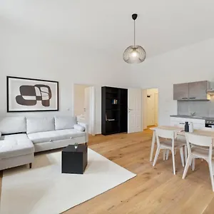 Center Designer Central Modern Viena