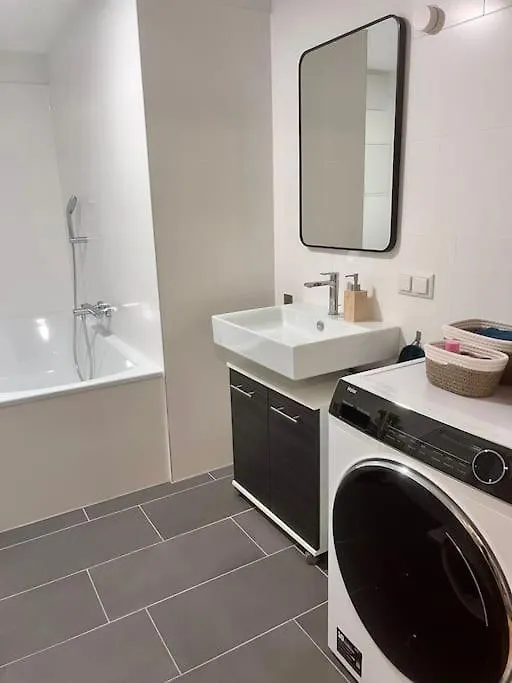 Gemuetliche 3Sz-Wohnung In 1220 Viena Austria